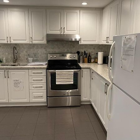 Yonge And Finch Subway !U Spacious & Cozy Private Bdr With Shared Bathroom โตรอนโต ภายนอก รูปภาพ