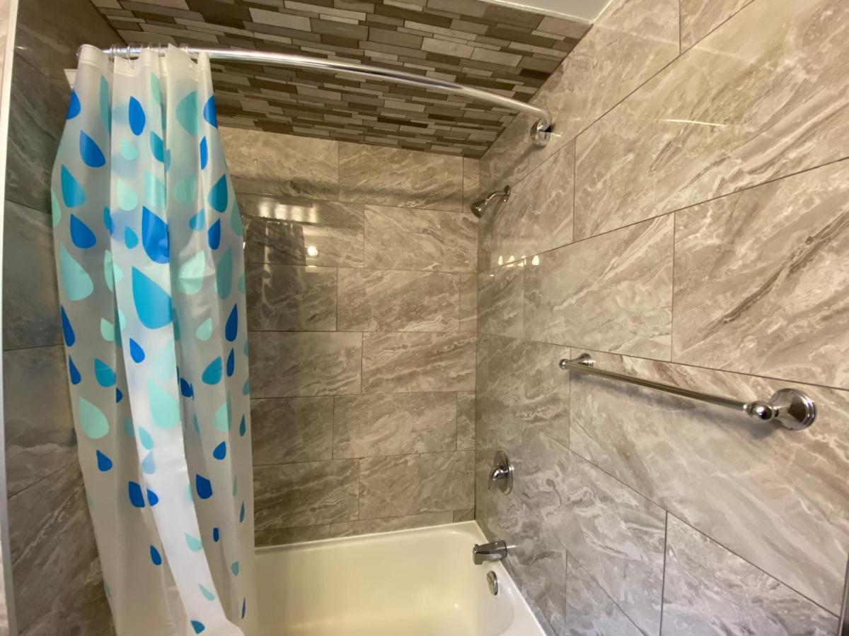 Yonge And Finch Subway !U Spacious & Cozy Private Bdr With Shared Bathroom โตรอนโต ภายนอก รูปภาพ